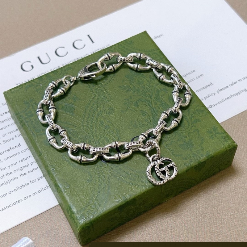 G*u*i bracelets